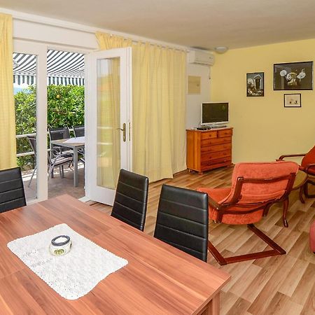 Holiday Home Loviste Bagian luar foto