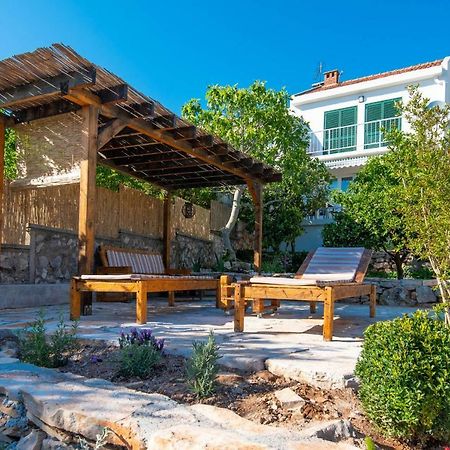 Holiday Home Loviste Bagian luar foto