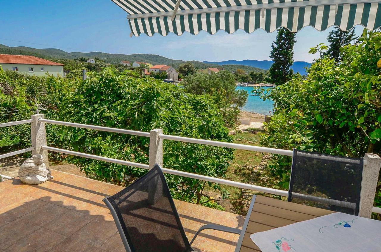Holiday Home Loviste Bagian luar foto