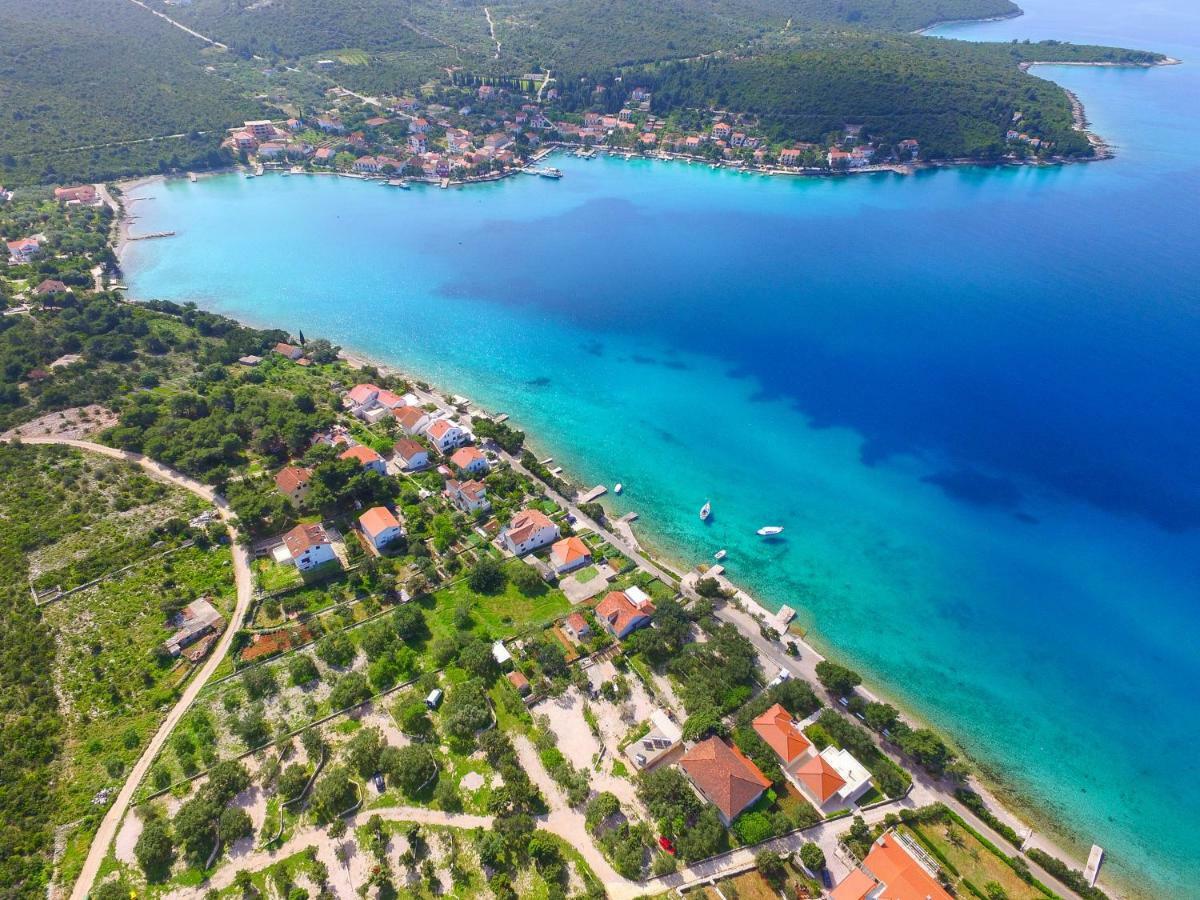 Holiday Home Loviste Bagian luar foto