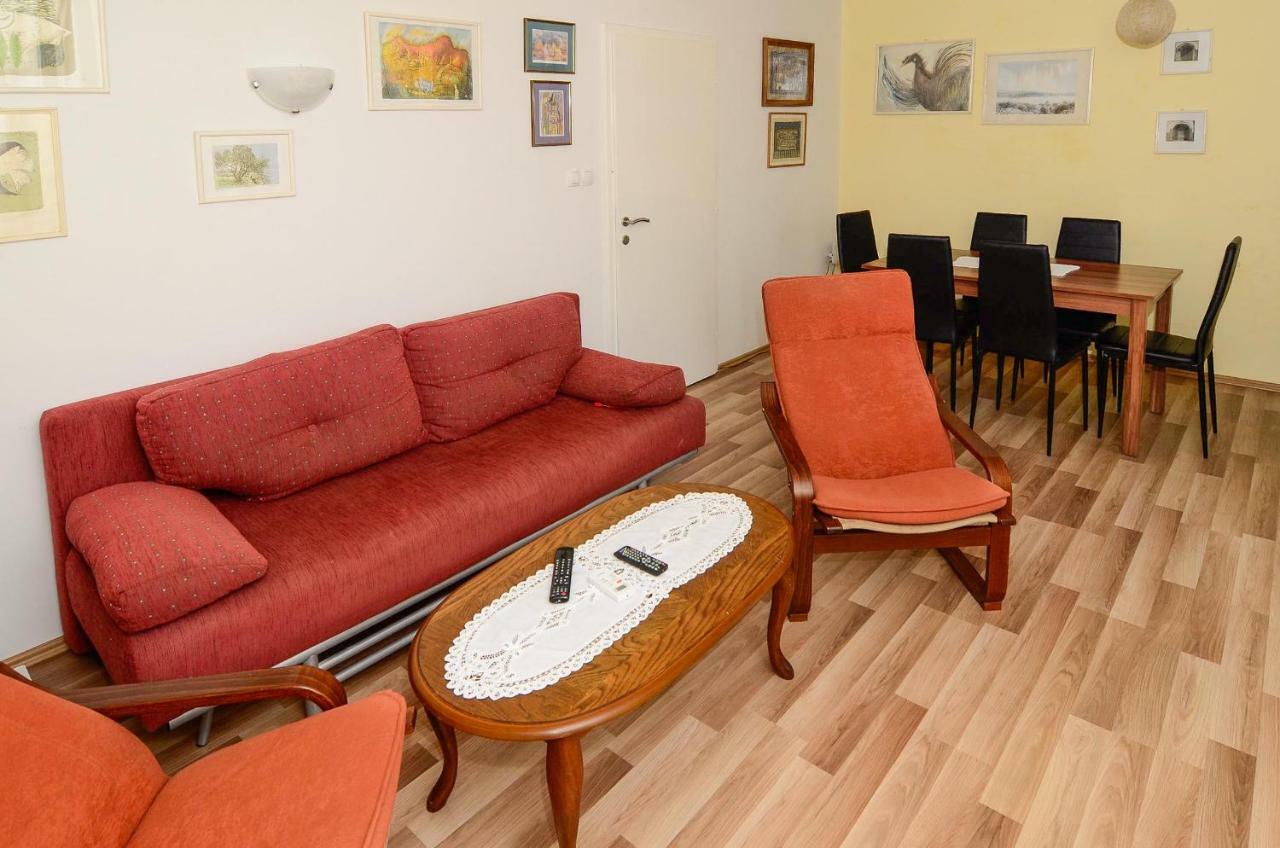 Holiday Home Loviste Bagian luar foto