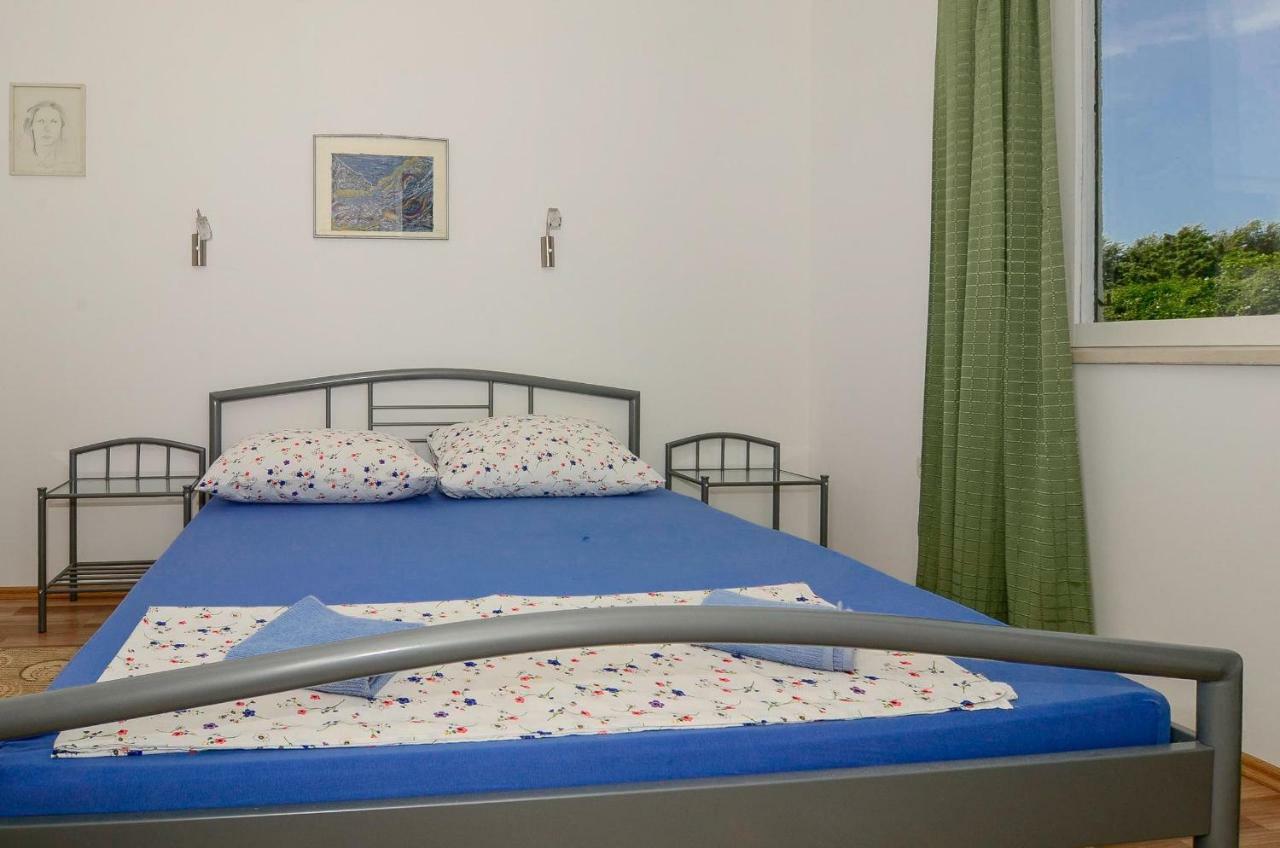 Holiday Home Loviste Bagian luar foto