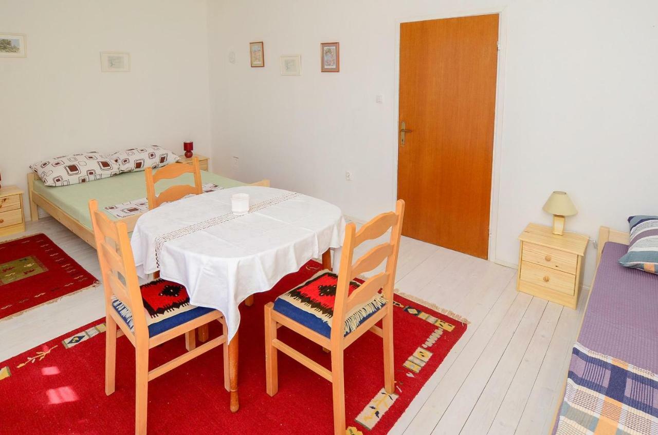 Holiday Home Loviste Bagian luar foto