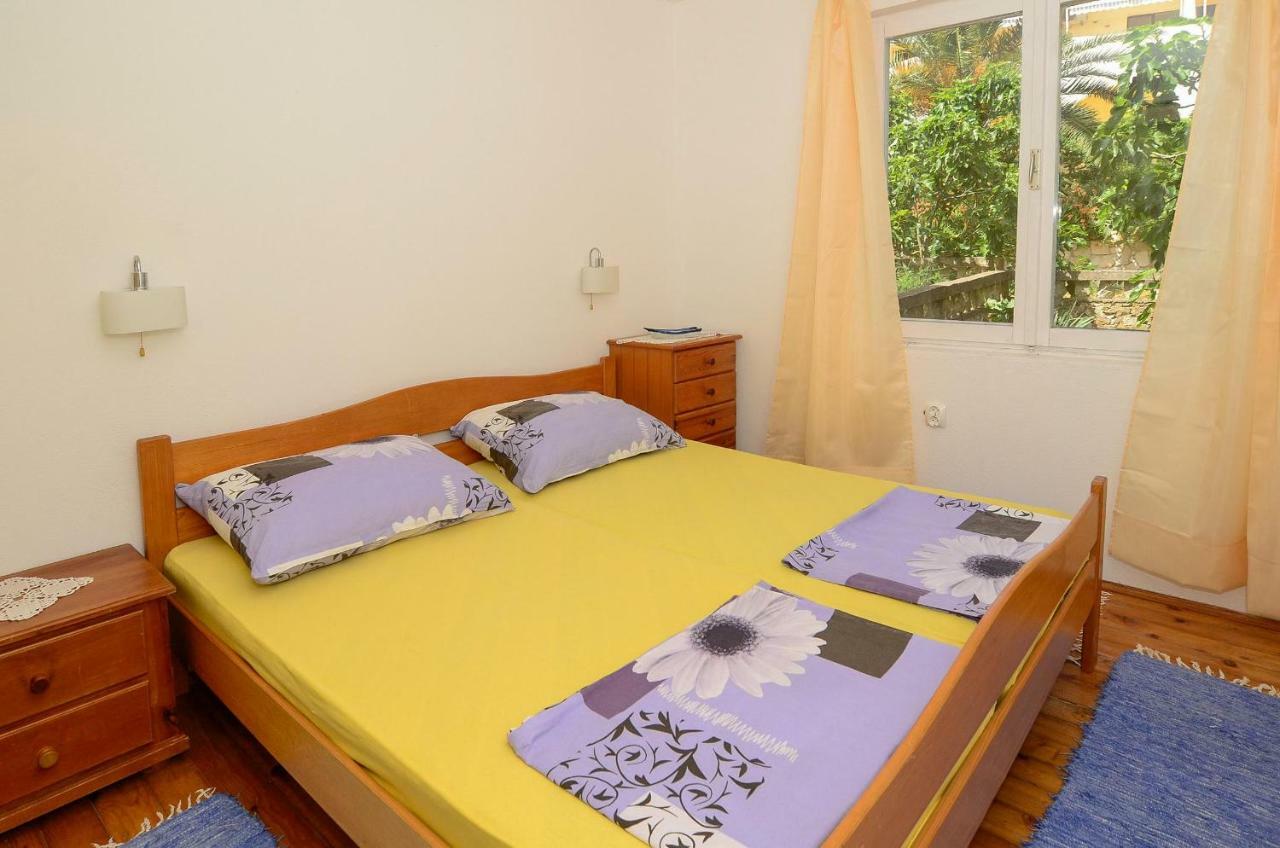 Holiday Home Loviste Bagian luar foto