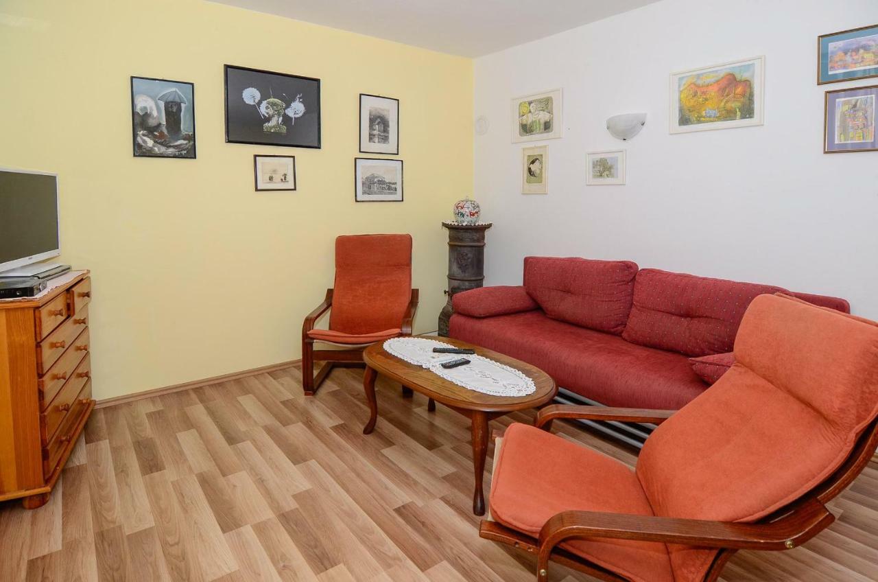 Holiday Home Loviste Bagian luar foto