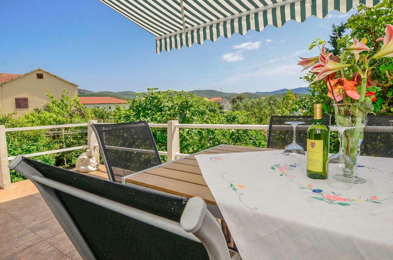 Holiday Home Loviste Bagian luar foto