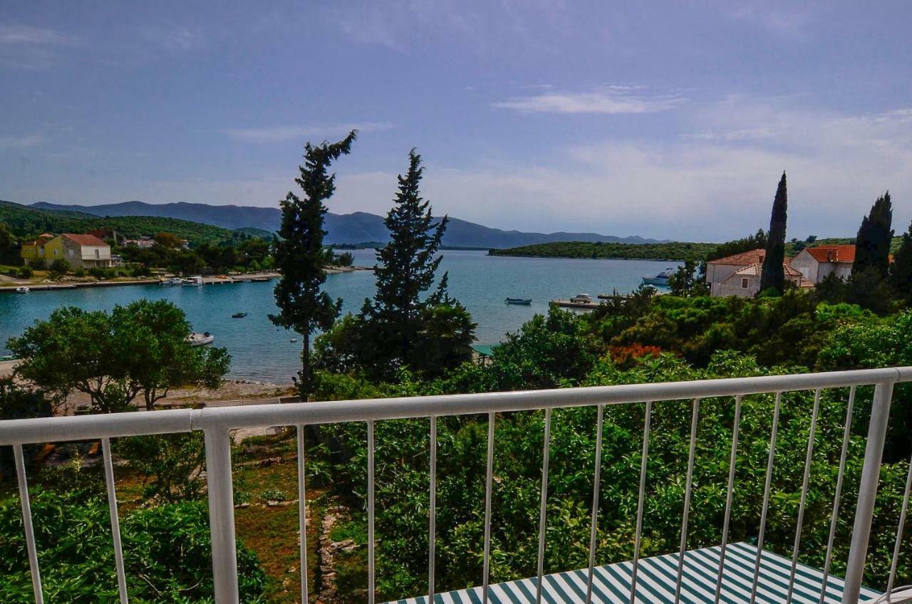 Holiday Home Loviste Bagian luar foto