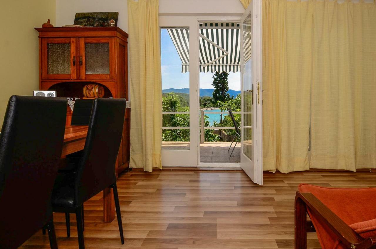 Holiday Home Loviste Bagian luar foto