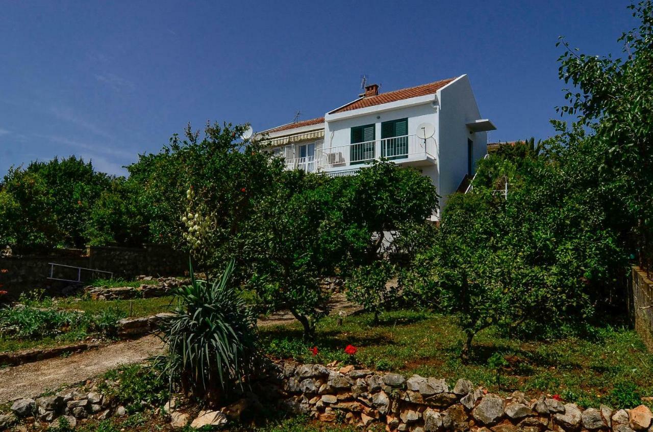Holiday Home Loviste Bagian luar foto