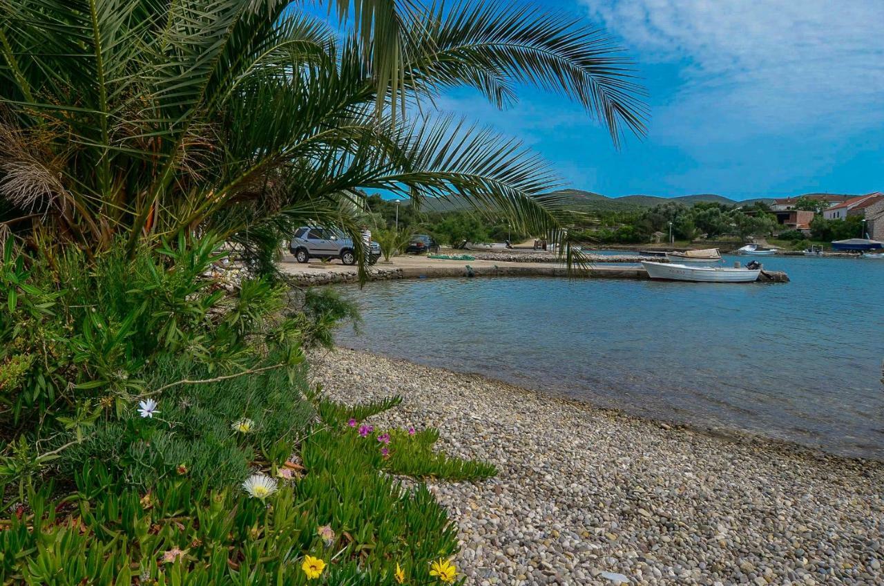 Holiday Home Loviste Bagian luar foto