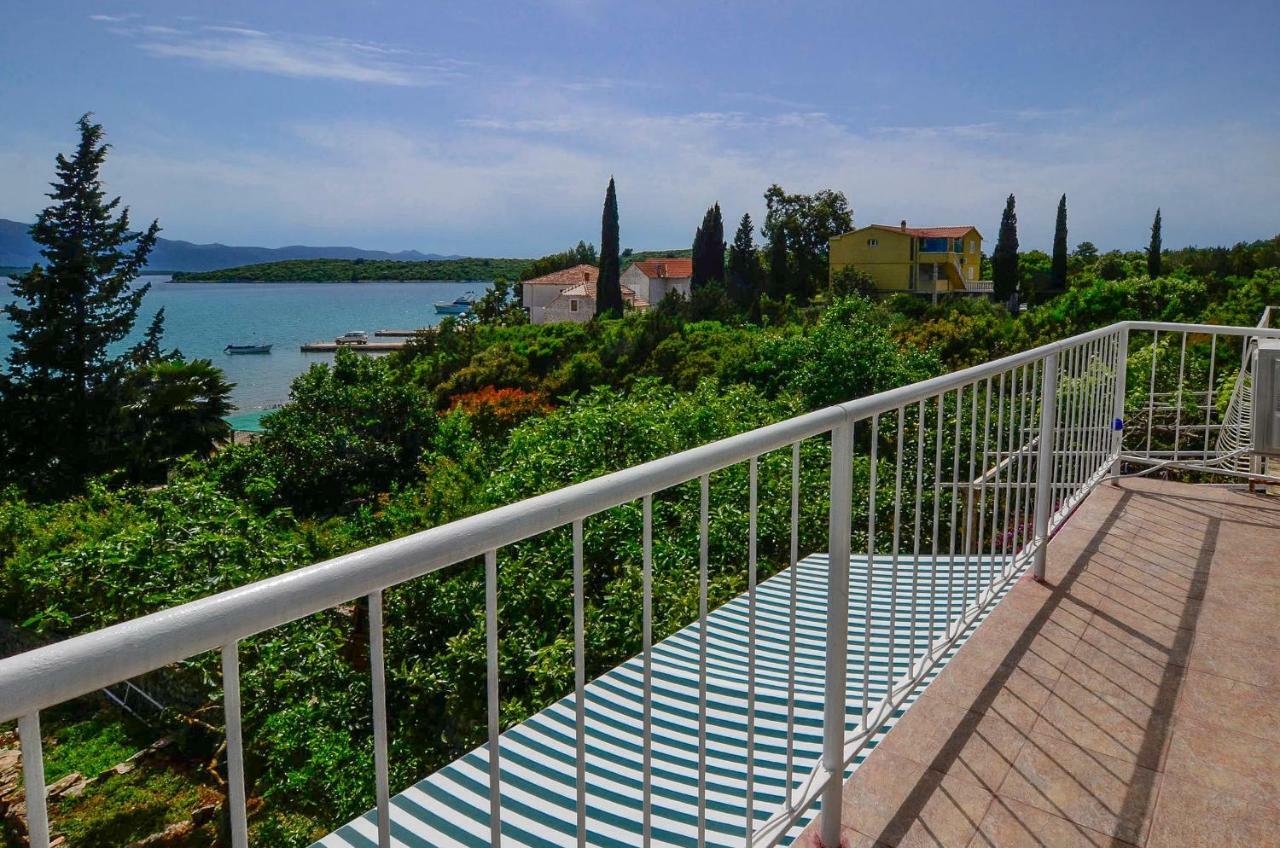 Holiday Home Loviste Bagian luar foto