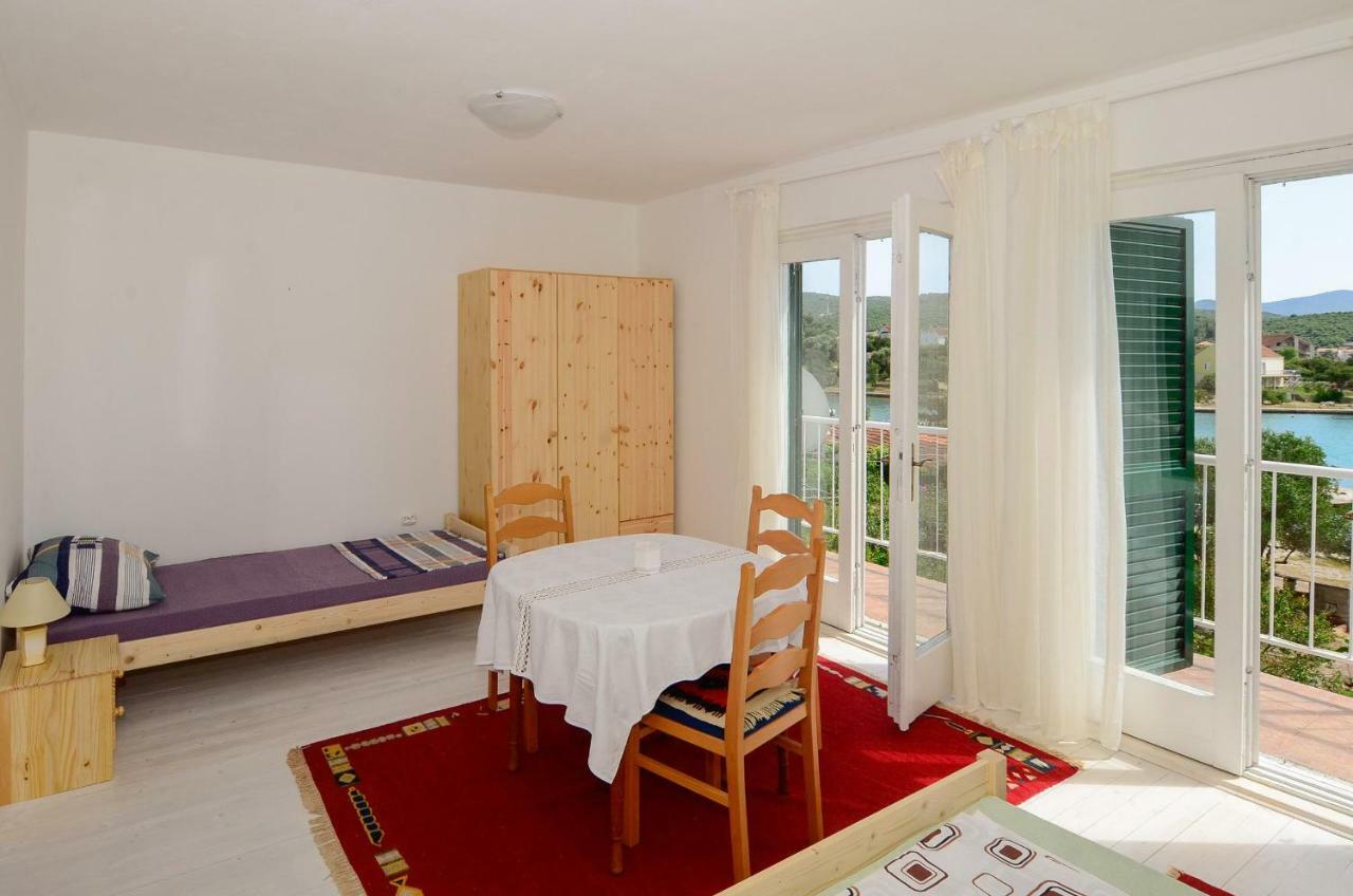 Holiday Home Loviste Bagian luar foto