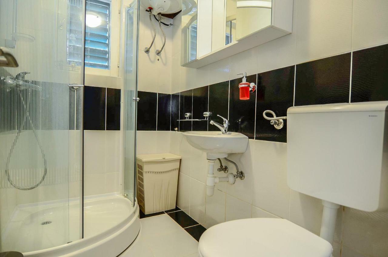 Holiday Home Loviste Bagian luar foto