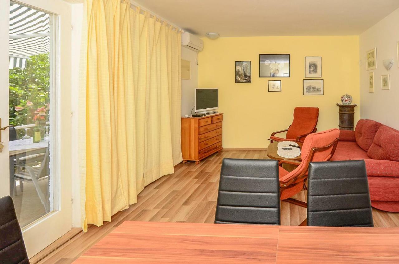 Holiday Home Loviste Bagian luar foto