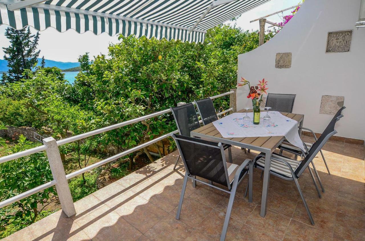 Holiday Home Loviste Bagian luar foto