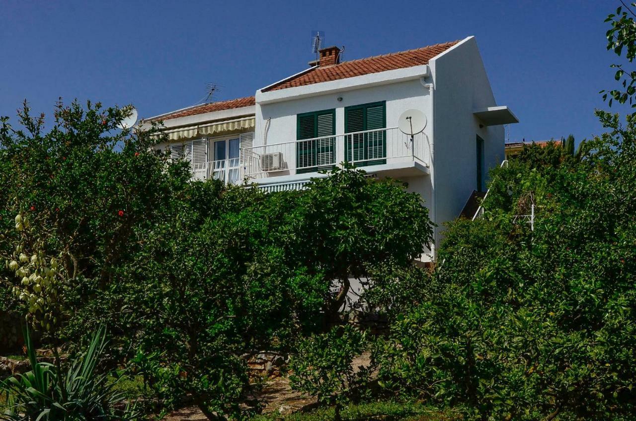 Holiday Home Loviste Bagian luar foto