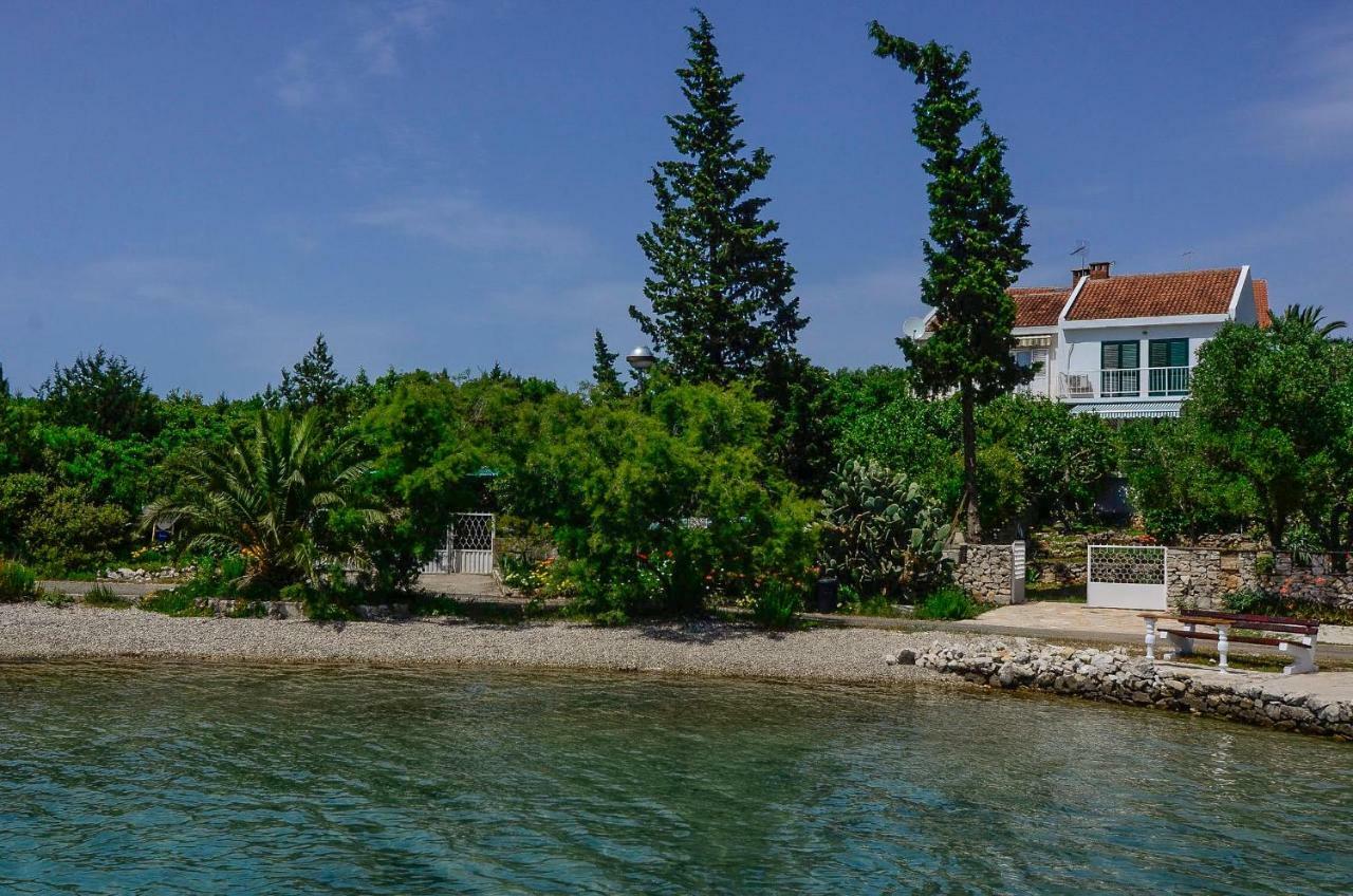 Holiday Home Loviste Bagian luar foto