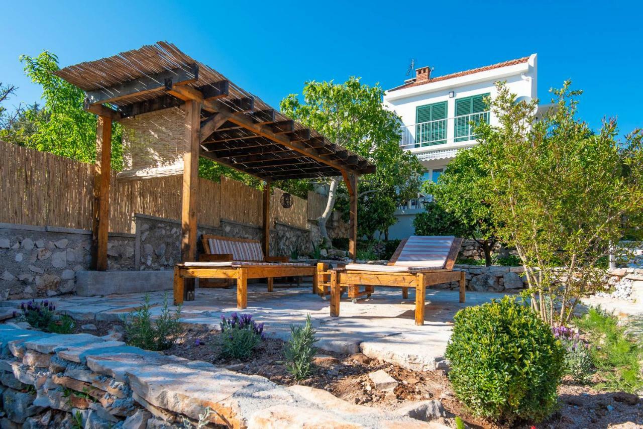 Holiday Home Loviste Bagian luar foto