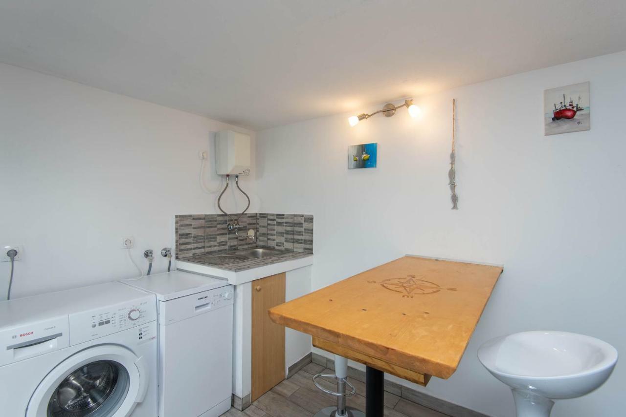 Holiday Home Loviste Bagian luar foto
