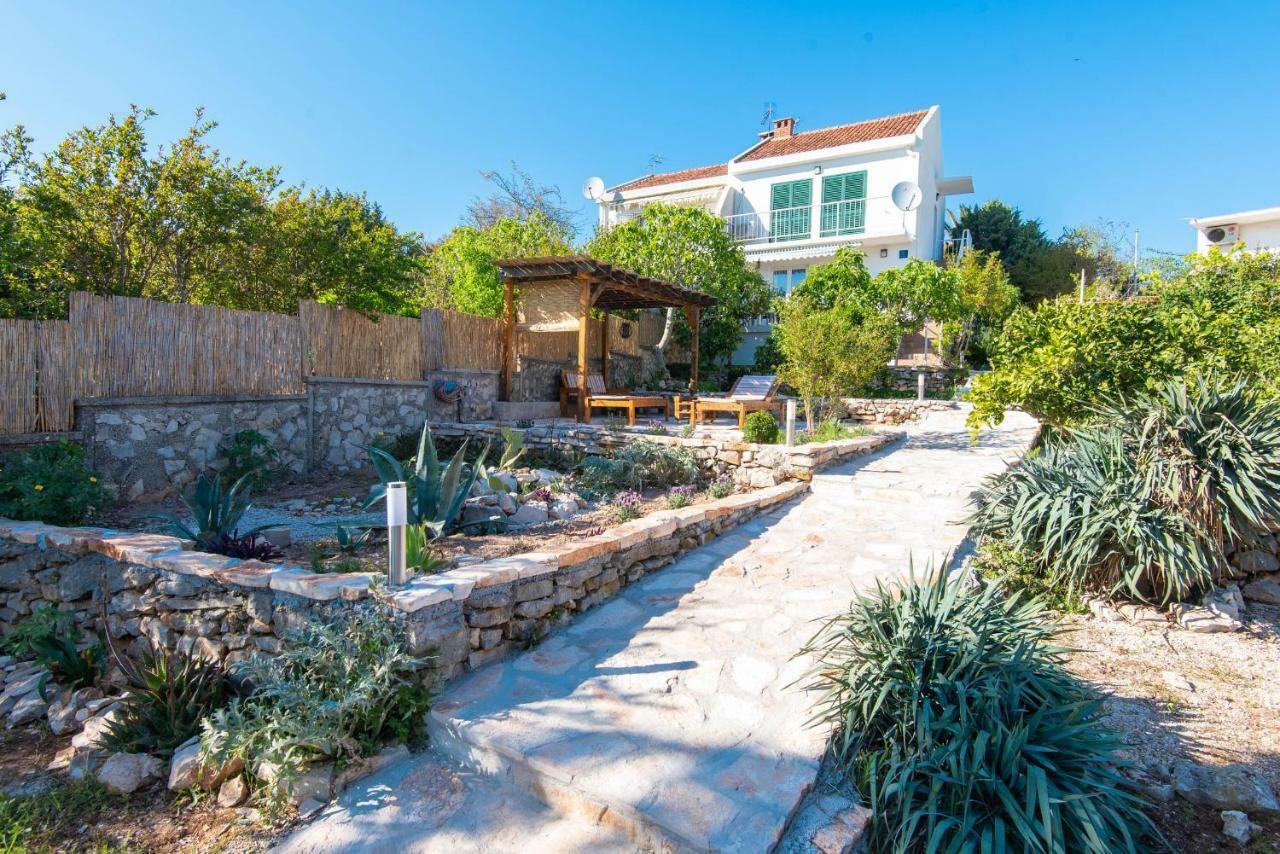 Holiday Home Loviste Bagian luar foto
