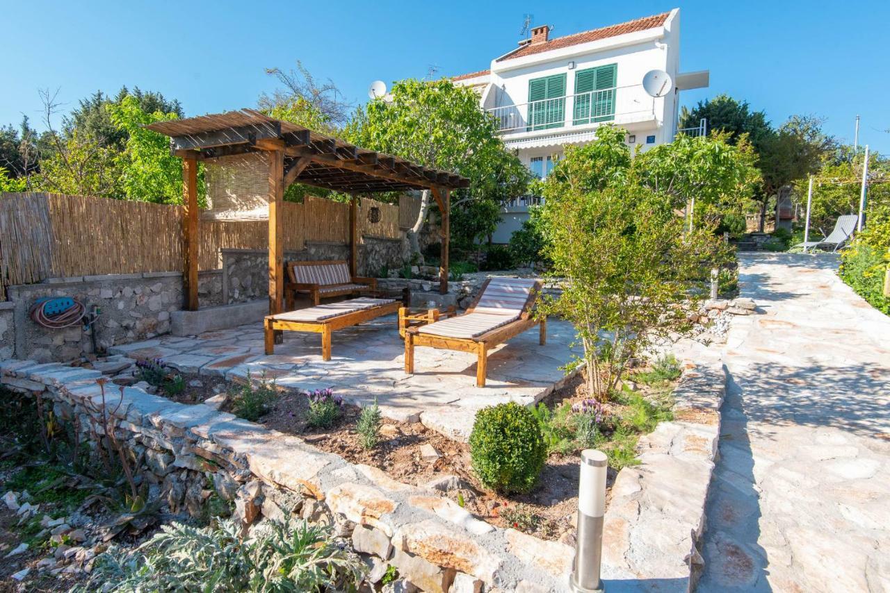 Holiday Home Loviste Bagian luar foto